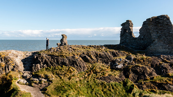 Exploring the ruins of Black Castle